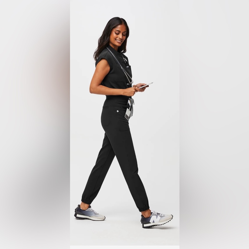 NWT FIGS Rafaela Cargo Jumpsuit - Medical Scrubs - Medium - Black